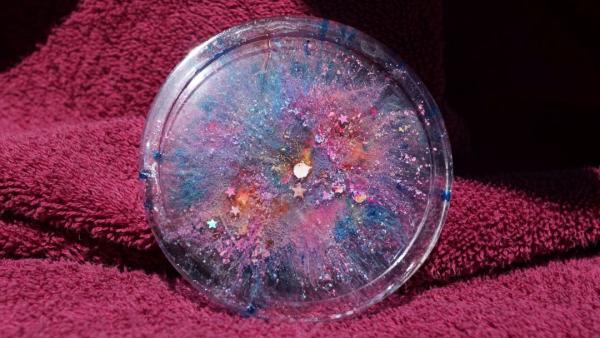 Coaster with color pattern